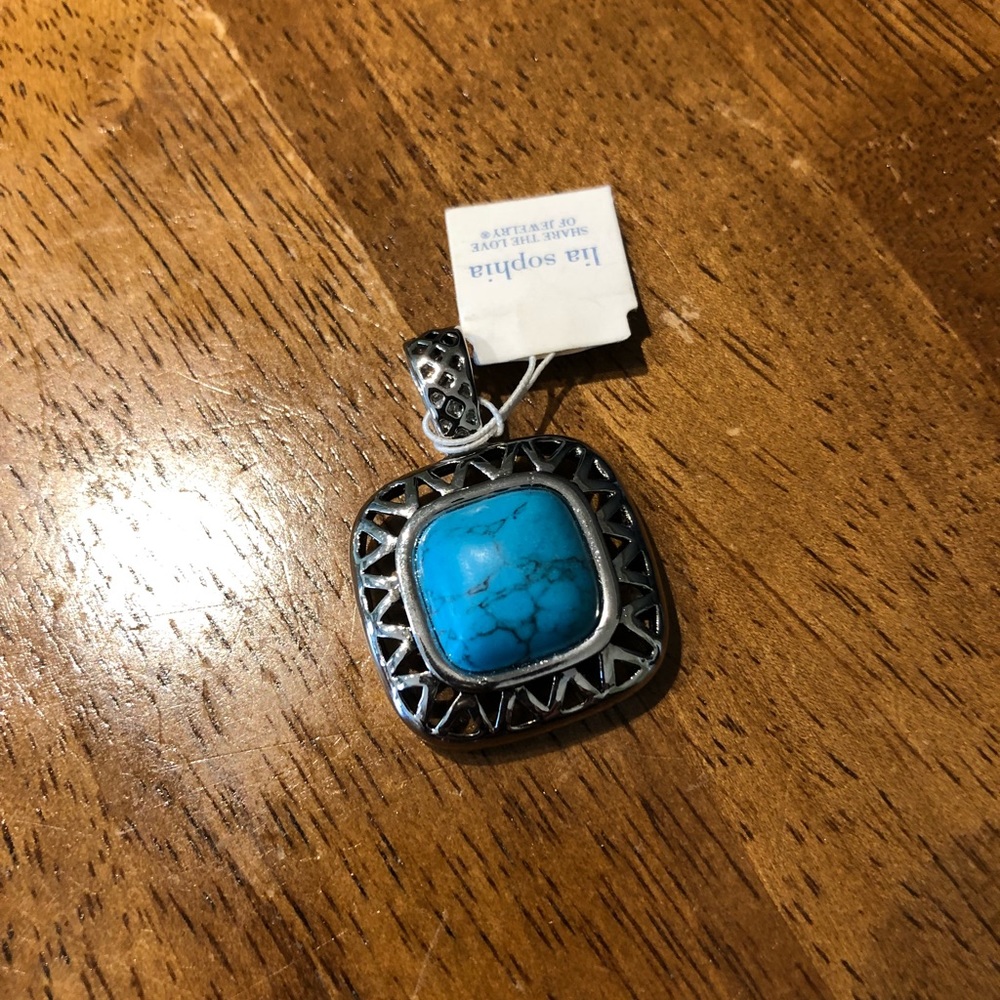 SALE ⭐️⭐️⭐️Lia Sophia Pendant⭐️⭐️⭐️